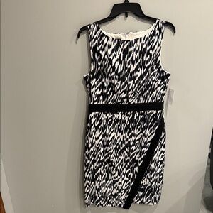 Chic Black and White Sleeveless Dress